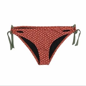 NWOT Leith side tie bikini bottoms size  L